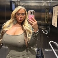Model TastyTiffanyy