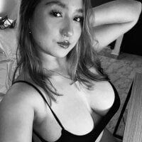 MoraInFire webcam model