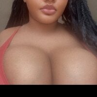 MommyBli webcam