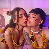 RileyAndAlexa's Avatar Pic