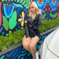 AlahiaBlum fully nude on webcam for live porn video chat