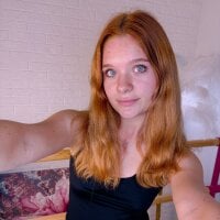 lily_hardy webcam