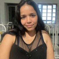 Abby_Hott21's Offline Chat Room