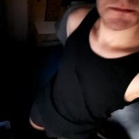 sim_uses_his_hands