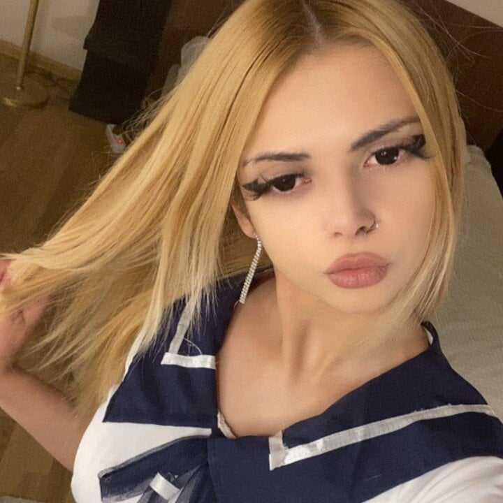 LenitaTumblin's Stripchat show and profile