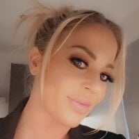 MilfLeah's Offline Chat Room