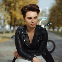 Gina_ClarkXO Adlı Modelin Çevrimdışı Sohbet Odası