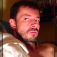 PierceRiggings' Offline Chat Room