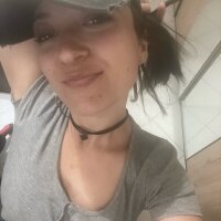 Scarlettona98's Offline Chat Room