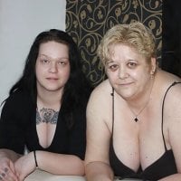 MilfAndAlexxia's Offline Chat Room