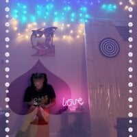 Cuttie-Pettutie's Offline Chat Room