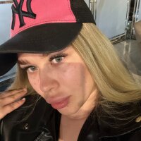 IvannaLaCute's Offline Chat Room