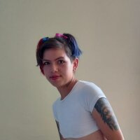 LauraBog_ta's Offline Chat Room