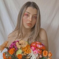 Luciana_blue_'s Offline Chat Room