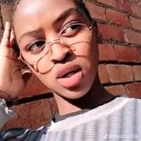 AfricanLadyxx25 webcam model