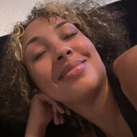 prettylildes webcam model