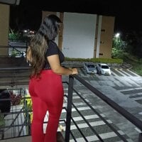 Queenn_love webcam model