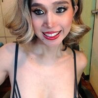 Model Ezradeliciosa