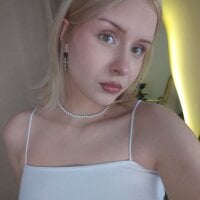DollyMoris webcam model