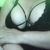 MISS-TETITAS' Offline Chat Room