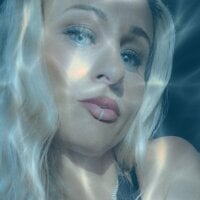 Toungepunch11's Offline Chat Room