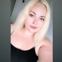 xxx_HoneyGirl_xxx's Offline Chat Room