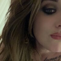 غرفة دردشة chanelmaxxx دون اتصال