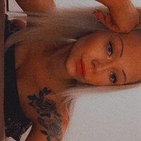 sexisara21 Adlı Modelin Çevrimdışı Sohbet Odası
