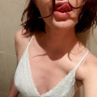 petitesize3's Offline Chat Room