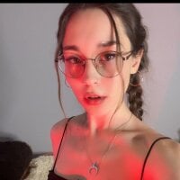 LilMeowMeow webcam model