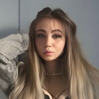 TeenLily webcam model