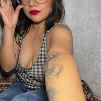 LindaFunny's Offline Chat Room