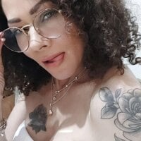 AdrienneLopes webcam