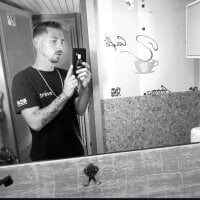 Simonshakeloveass 오프라인 채팅방