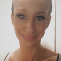 stripperElla69's Offline Chat Room