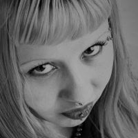 innocentkittyanya's Offline Chat Room