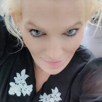 EternaldaisyandBmagic6969's Offline Chat Room