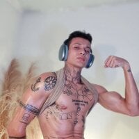 strong_dick7in webcam