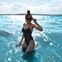 SaraHayes' Offline Chat Room