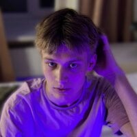 LouieEvans webcam model