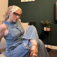 MelodyMakerUk webcam model
