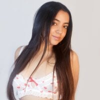 Laraa_tay model avatar