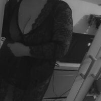 xxXBebeleXxx's Offline Chat Room