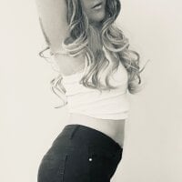 LadyPriscilla's Offline Chat Room