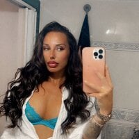 Rosieredxox webcam model
