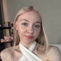 NyxBlonde webcam model