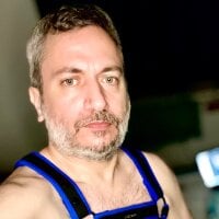 JohnnyFockerz's Offline Chat Room