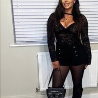 Sexy_Paris_Essex_18's Offline Chat Room