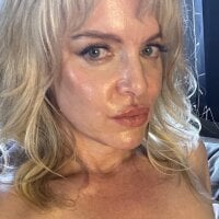 LadyMissNipsnLips' Avatar Pic