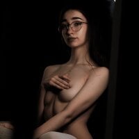 PollyBeev model avatar